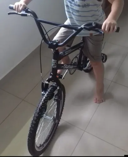 Vendo bicicleta unissex marca status R$ 500,00 á vista!