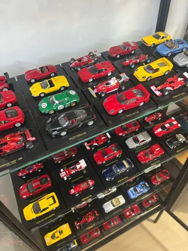 Ferrari Collection + Marvel Figurines + Cristaleira