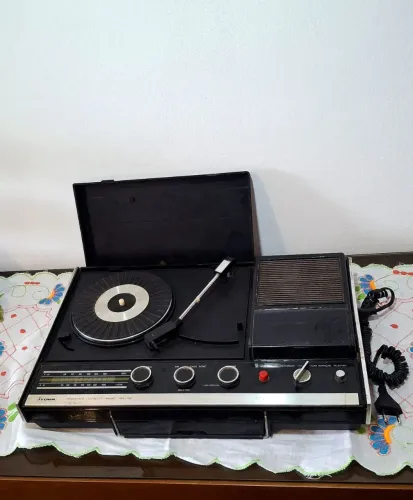 Toca-discos/ Toca-fitas/ rádio da Itoka