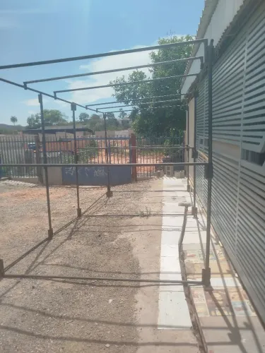 Vendo essa armação de ferro Pará barraca de feira ou canppe