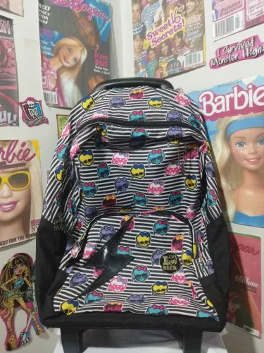 Mochila de Monster high com rodinhas e alça