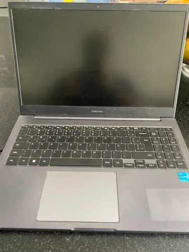 Notebook semi novo 