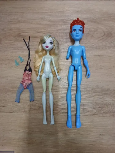 Boneca lagoona e holt basicos monster high