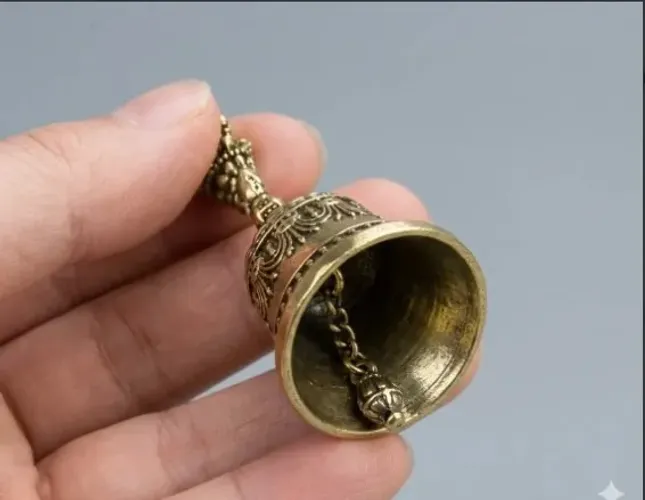 Sino Bordado Em Metal Pequeno 6cm