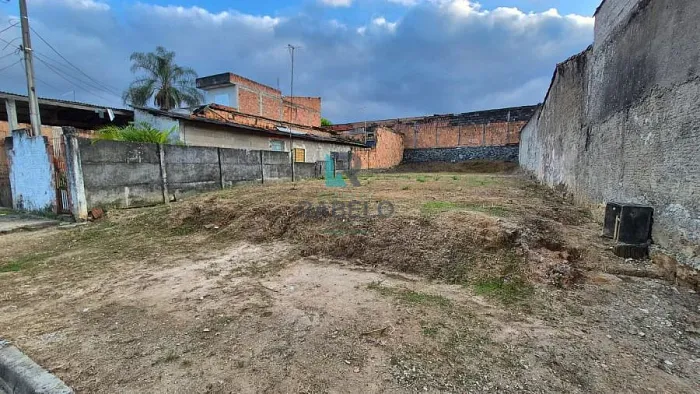 TERRENO INTEIRO E AMPLO NO BAIRRO SANTO ANTÔNIO EM LORENA-SP