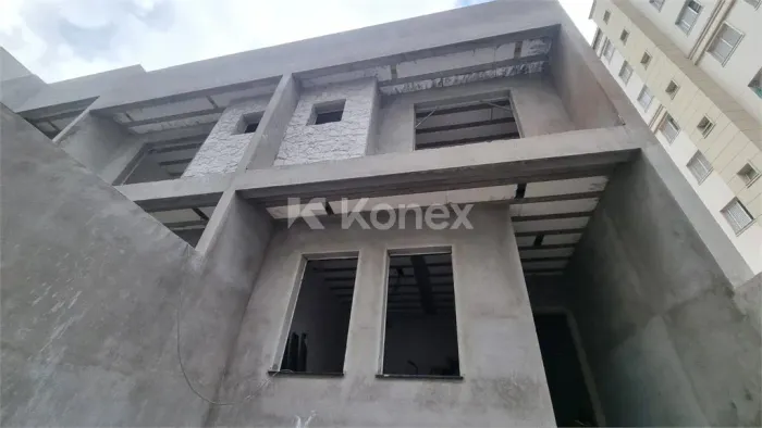 Sobrado à venda com 3 dormitórios 3 suites 1 banheiro sala lavanderia quintal 2 vagas Jard