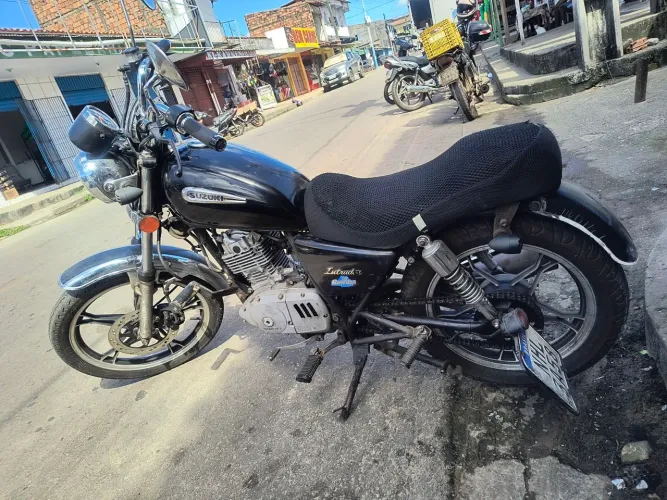 Moto Suzuki intruder 125 cc