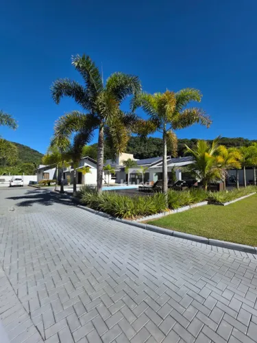 CASA MOBILIADA À VENDA