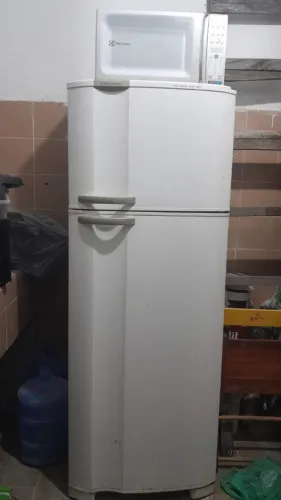 GELADEIRA E MICROONDAS