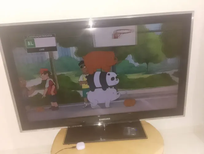 Tv Samsung 40' LCD,base de vidro,acompanha controle.Valor negociável