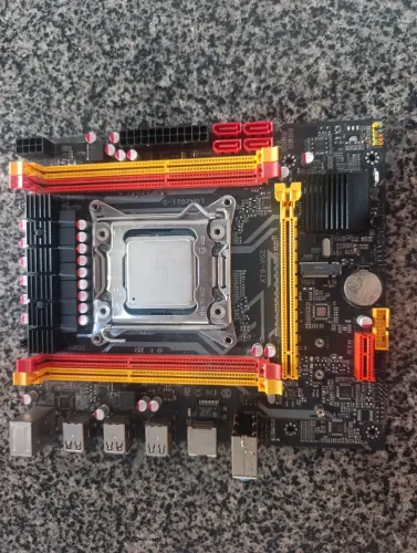 Placa mãe Xeon X79+Processador E5 2689 C2 ( Com defeito)