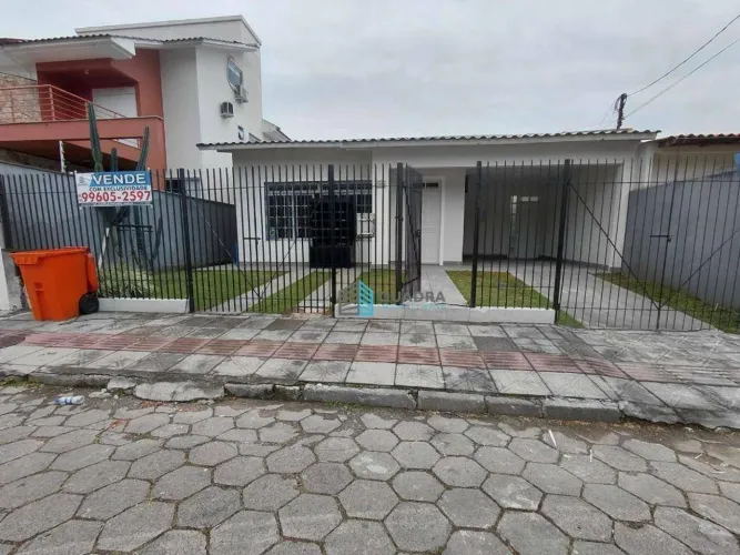 Casa Plana No Santa Monica com 225m2 Construida, próximo a Madre Benvenuta Mad