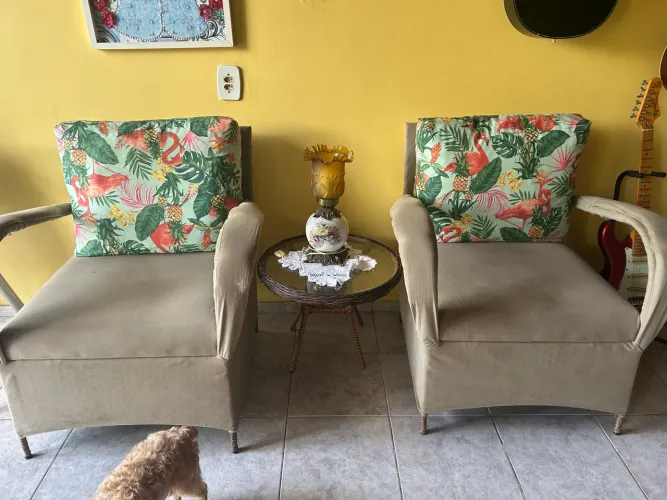Poltronas e mesa