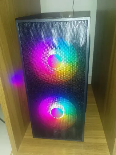 Pc gamer (olhar descrição)