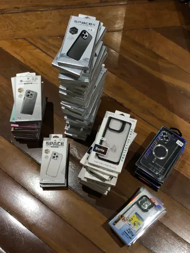 Lote de Capinhas para iPhone - 83 unidades