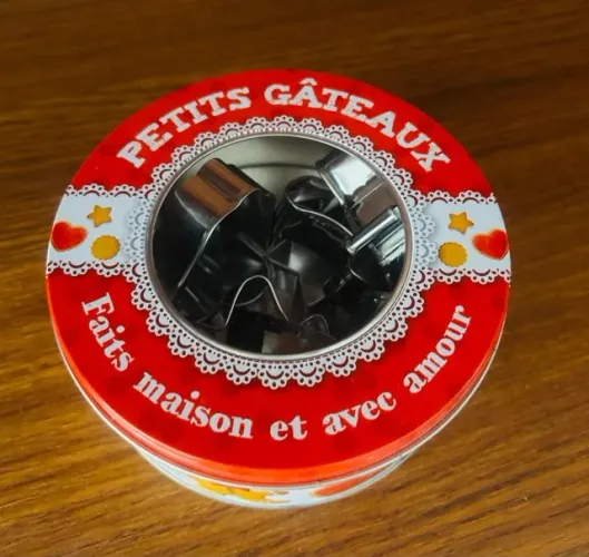 Caixa para Biscoitos com 8 Cortadores de Biscoitos