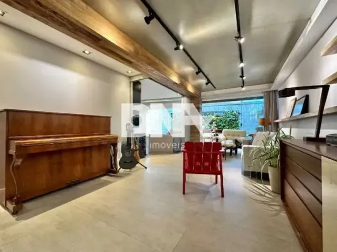 Apartamento : / Residencial / Lagoa