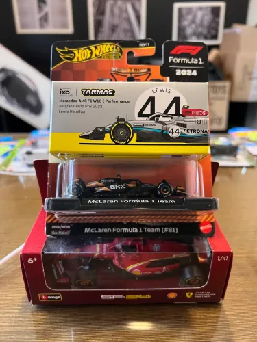 FG Lote Formula 1 Tarmac-Hot Wheels-Burago