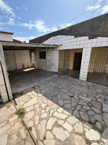 CASA DE ESQUINA EM AVENIDA + TERRENO | R$ 300 MIL | ACEITA PERMUTA