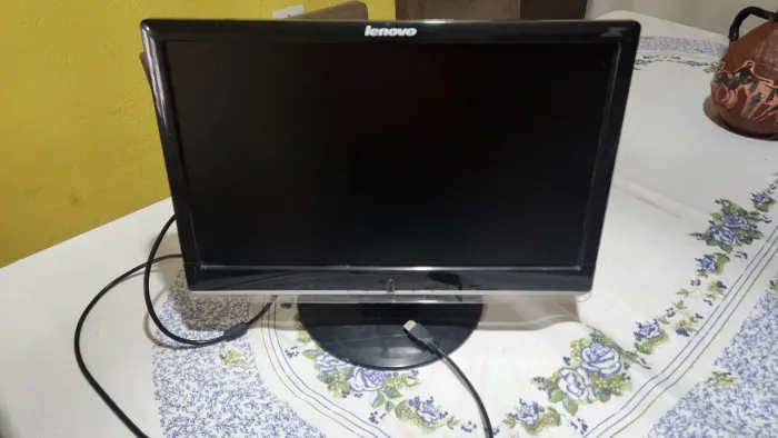 Monitor Lenovo - Usado - Funcionando perfeitamente