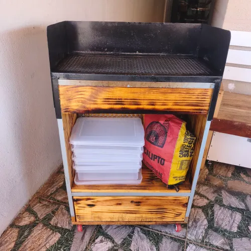 Churrasqueira para espetinho artesanal 