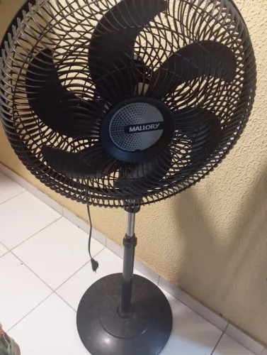 Vendo ventilador com defeito para retirada de peças 