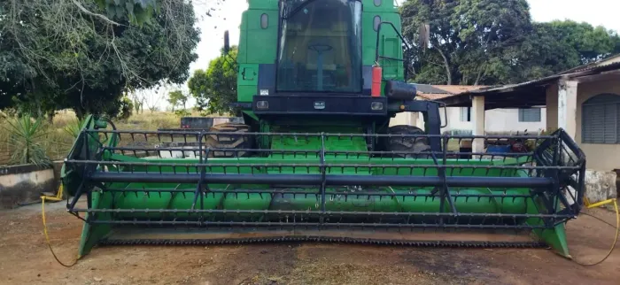 Colheitadeira John Deere 1185