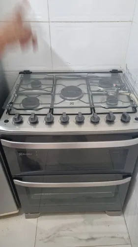 Fogão Electrolux PerfectCook 360 forno duplo.