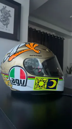AGV GP VALENTINO ROSSI . CHIKEN 2009 