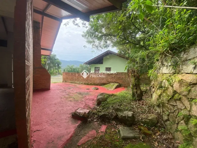 Auxiliadora Predial aluga, casa com dois dormitórios, na Lagoa da Conceição