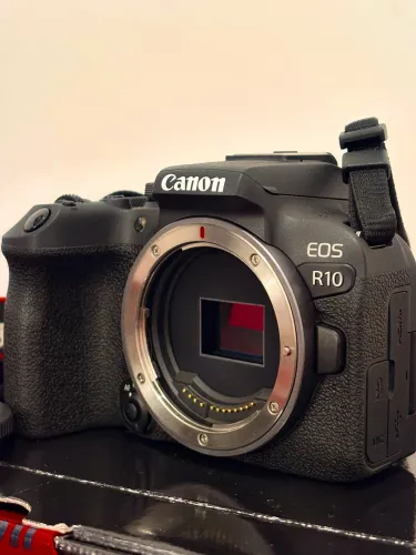 Canon R10 + Lente RF-S 18-45mm