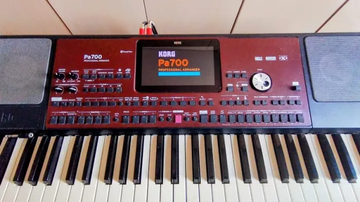 Teclado Korg PA700 - Mais de 900 midis dos anos 70/80/90/2000