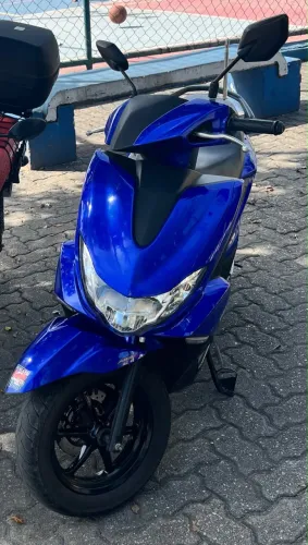 Moto muito nova , moto de garagem