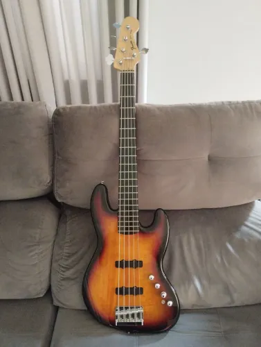 Baixo Fender Squier Deluxe 5C