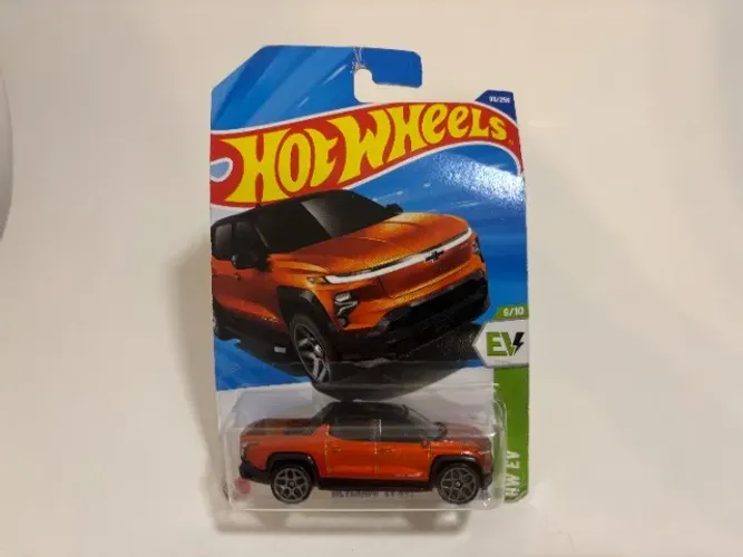 Hot Wheels Silverado EV RST - Diecast 1/64 - Carrinho Miniatura Colecionável