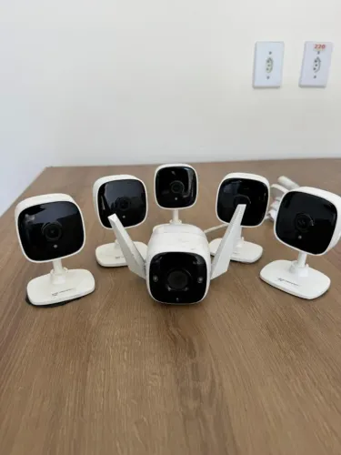 KIT DE 5 CAMERAS TAPO C100 E 1 CAMERA TAPO C310 EXTERNA 