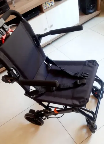 Cadeira de Transporte Dobrável Seminova - Pouquíssimo Uso - Oportunidade!