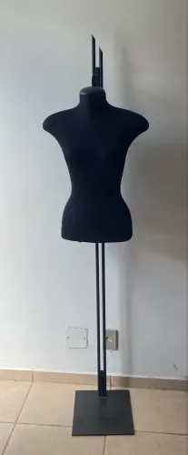Manequim com suporte meio corpo