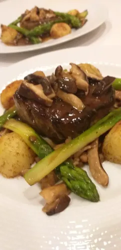 Ofereço-me cozinheira trivial fino