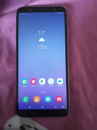 Telefone j8 