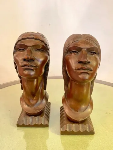 Escultura figura indígena americana entalhada em madeira o par assinado