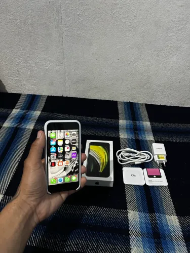 iPhone SE 2a Geração (2020) 64GB Preto - Na Caixa Com Acessórios e Bateria 100%