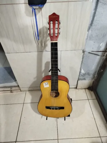 Violão acústico