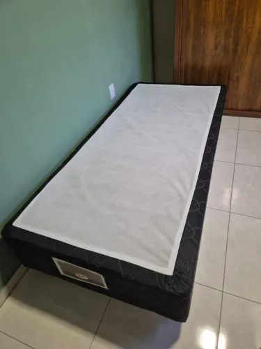Cama Box solteiro - Marca Castor - Usada em excelente estado.