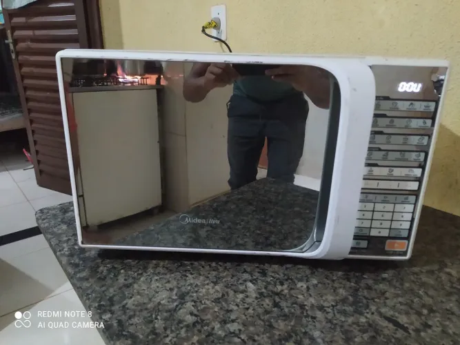 Microondas Midea espelhado