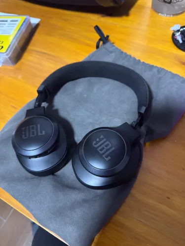 Fina de ouvido JBL Live 770nc