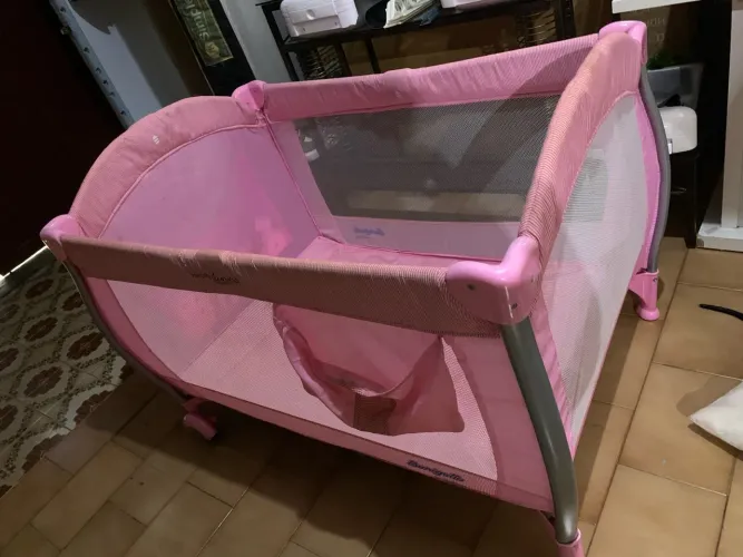 Vende se berço ou serve de chiqueirinho burigoto ele desmonta acompanha véu