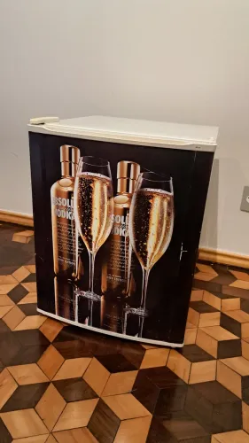 FRIGOBAR ELETROLUX RE80 (80Litros)