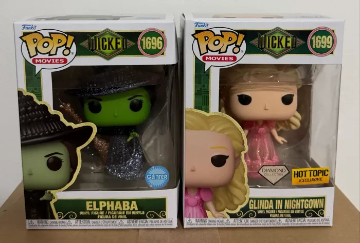 Funkos Glinda in nightgown Diamond e Elphaba Glitter Wicked 