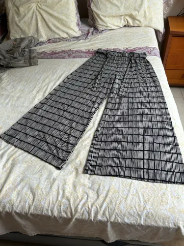 Calça pantalona  listrada , malha excelente   Do CANTÃO 